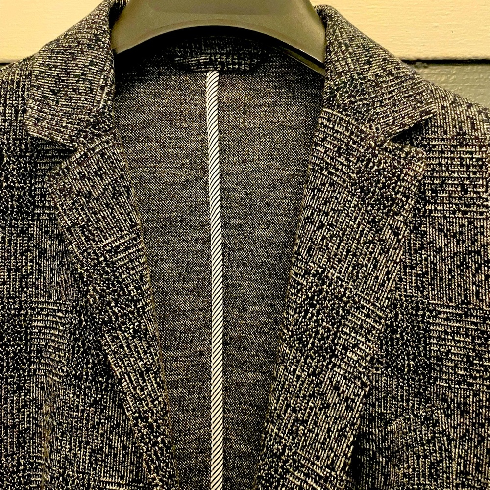 Sophisticated Black and Gray Blazer